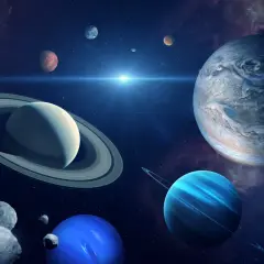 Merkury w Wodniku, wśród planet i asteroid, w otoczeniu gwiezdnego pyłu i odległych mgławic.