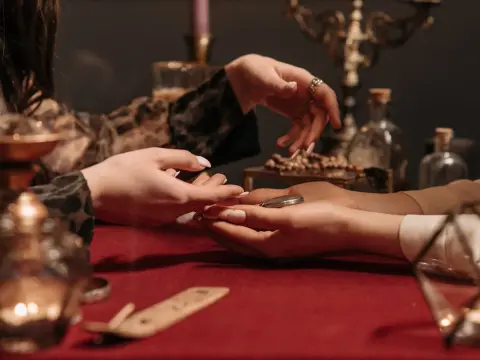 Ósmy dom w astrologii - co mówi o zaufaniu, pieniądzach i zmianie