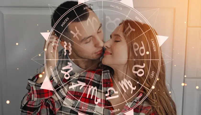Para, który zastanawia się, jaki znak zodiaku pasuje do skorpiona, otoczony jest kołem zodiaku.