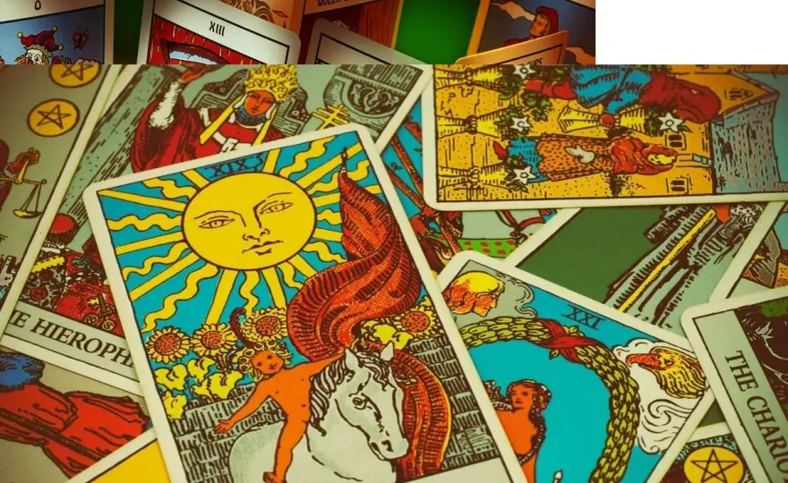 Czy tarot się sprawdza? Co karty naprawdę mogą pokazać