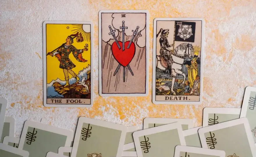 Tarot miłosny dla Lwa - które karty naprawdę coś mówią?
