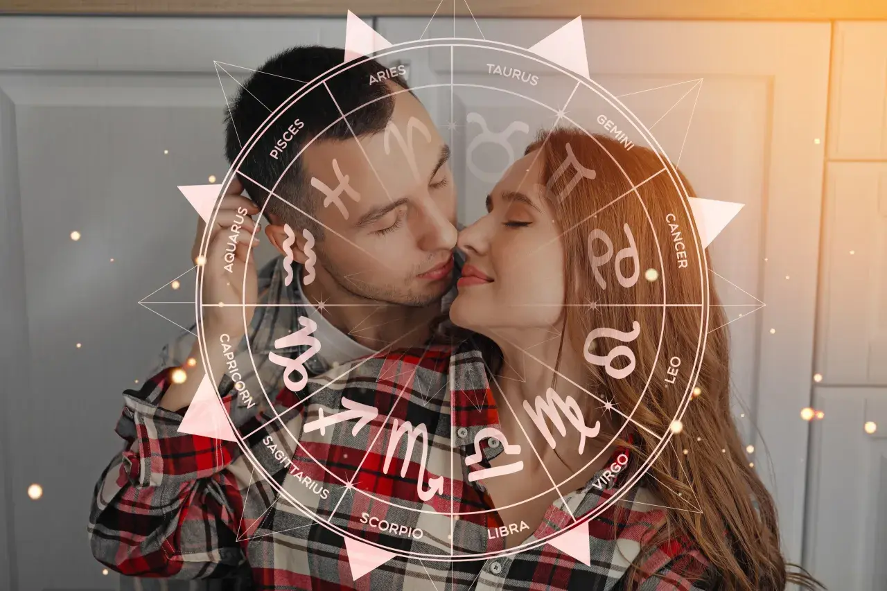 Para, który zastanawia się, jaki znak zodiaku pasuje do skorpiona, otoczony jest kołem zodiaku.